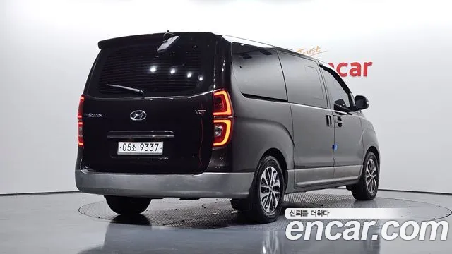 Hyundai Starex 2019 — фото 2