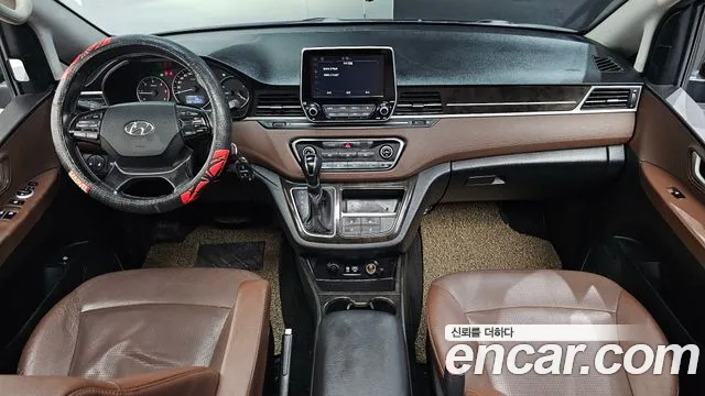 Hyundai Starex 2019 — фото 10