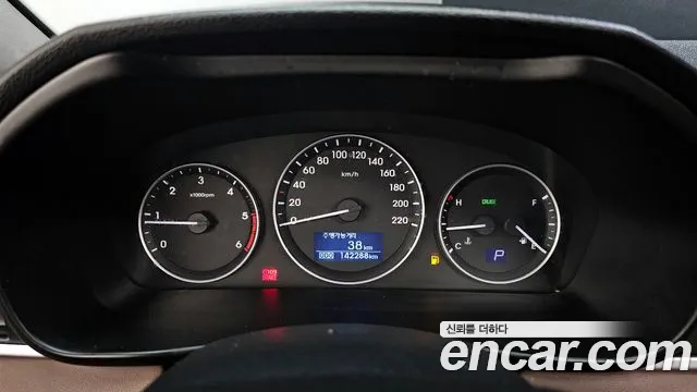 Hyundai Starex 2019 — фото 11