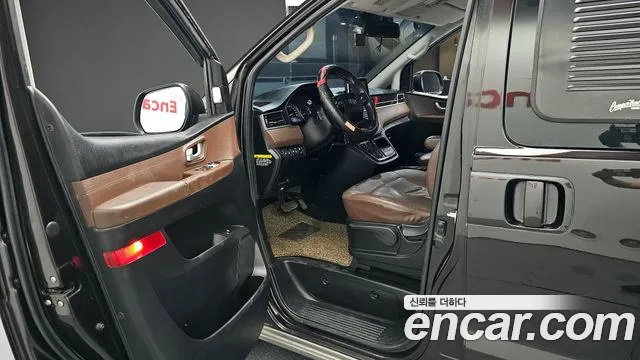 Hyundai Starex 2019 — фото 13