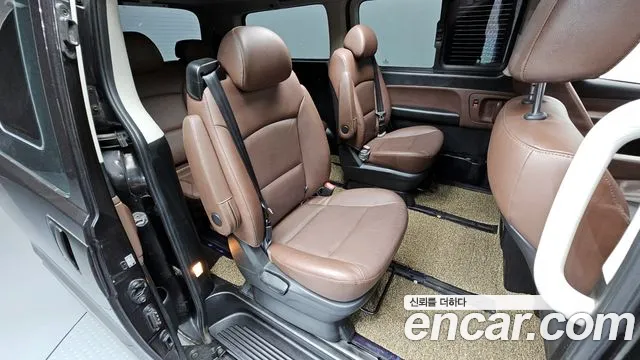 Hyundai Starex 2019 — фото 17