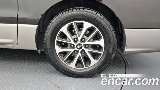 Hyundai Starex 2019 — фото 7