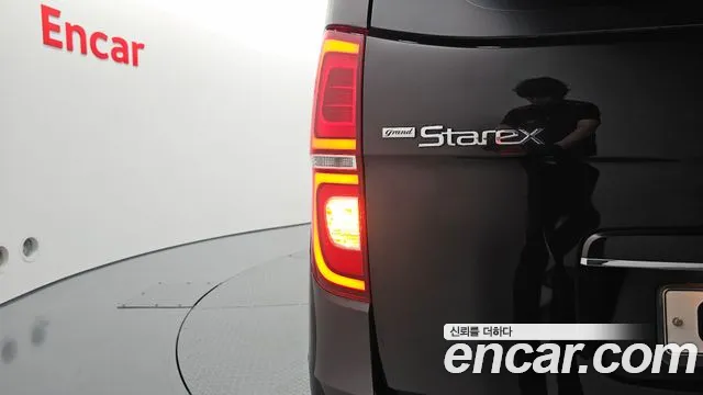 Hyundai Starex 2019 — фото 9