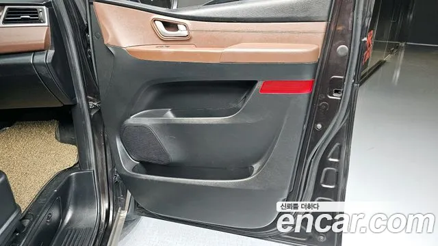 Hyundai Starex 2019 — фото 14