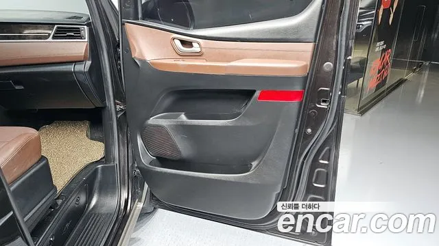 Hyundai Starex 2019 — фото 15
