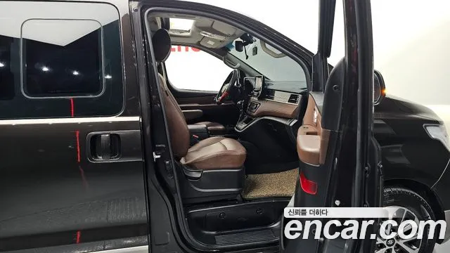 Hyundai Starex 2019 — фото 16