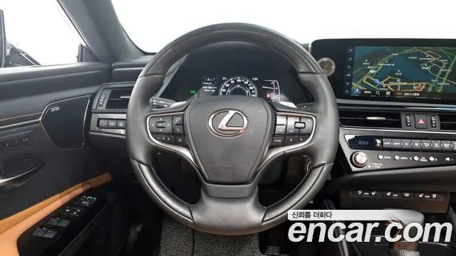 Lexus ES 2023 — фото 12