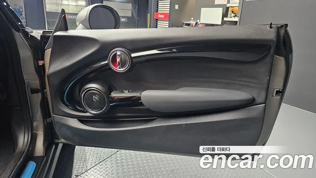 Mini Cooper Convertible 2019 — фото 15