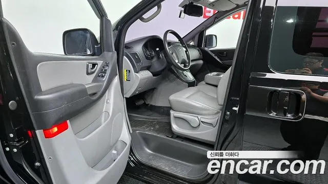 Hyundai Starex 2019 — фото 10