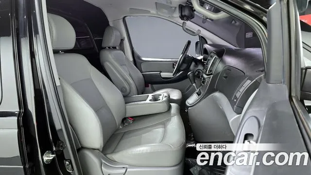 Hyundai Starex 2019 — фото 11