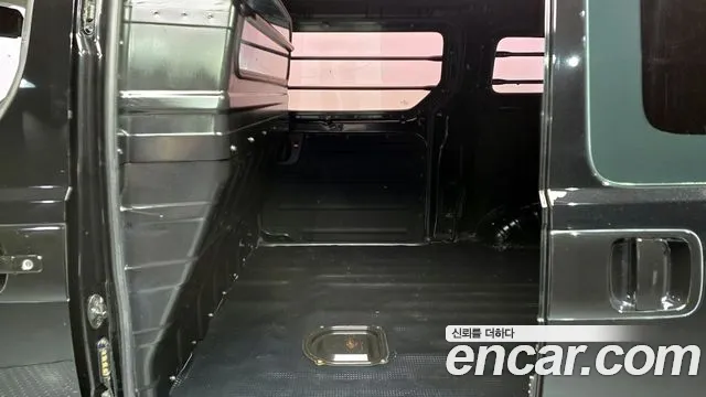 Hyundai Starex 2019 — фото 12