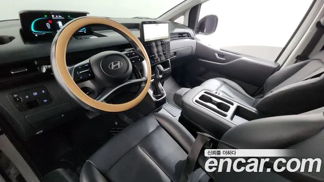 Hyundai Staria 2025 — фото 10