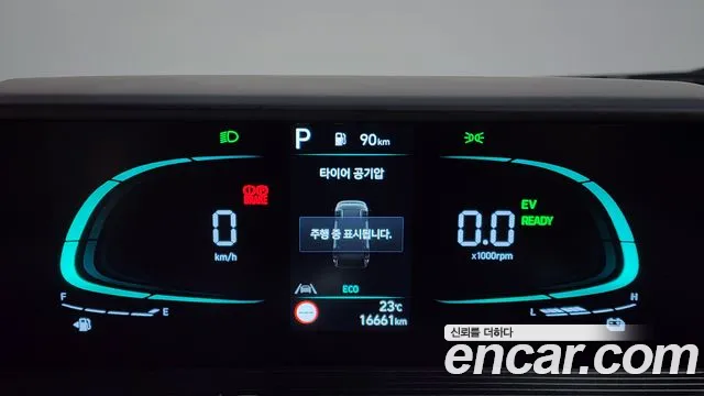 Hyundai Staria 2025 — фото 11