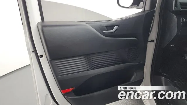 Hyundai Staria 2025 — фото 14