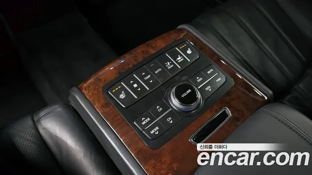 Hyundai Equus 2010 — фото 19