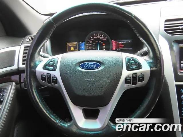 Ford Explorer 2011 — фото 9