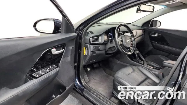 Kia Niro 2017 — фото 13