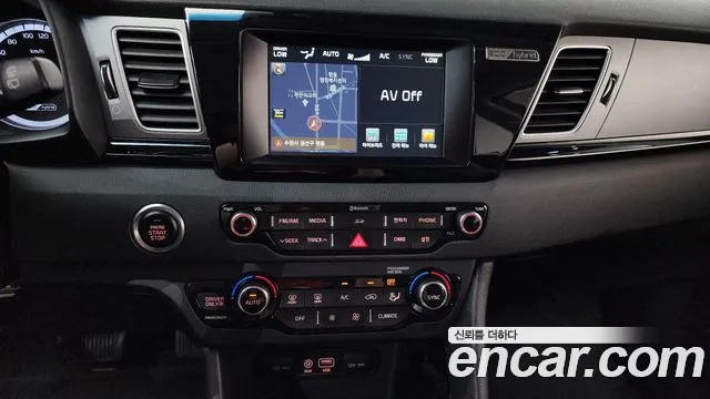 Kia Niro 2017 — фото 19