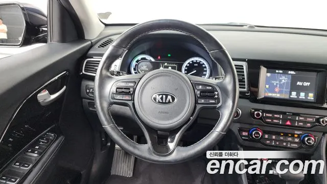 Kia Niro 2017 — фото 20