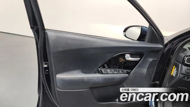 Kia Niro 2017 — фото 14