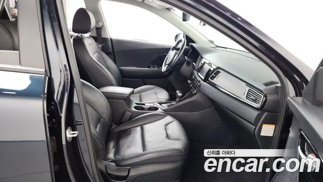 Kia Niro 2017 — фото 16