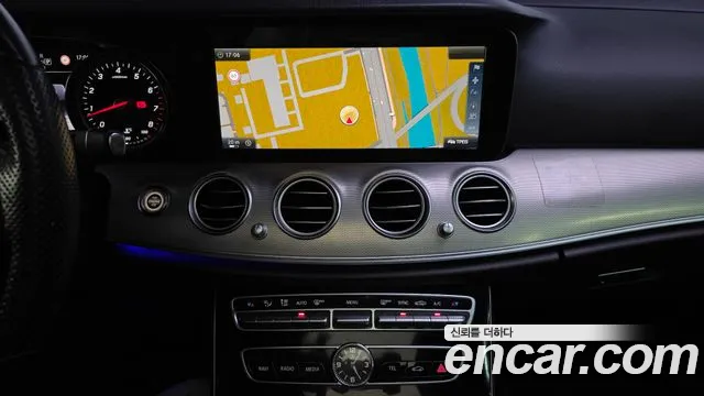 Mercedes-Benz E-Class 2017 — фото 13
