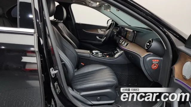 Mercedes-Benz E-Class 2019 — фото 11