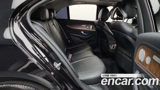 Mercedes-Benz E-Class 2019 — фото 12