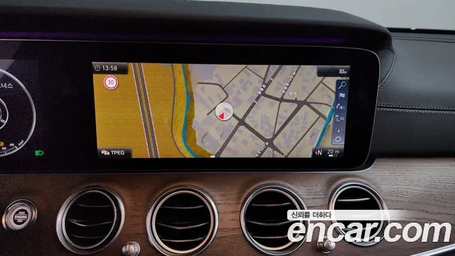 Mercedes-Benz E-Class 2019 — фото 13