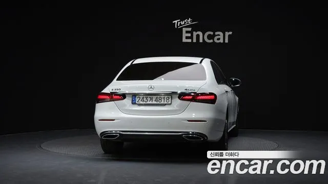 Mercedes-Benz E-Class 2022 — фото 4