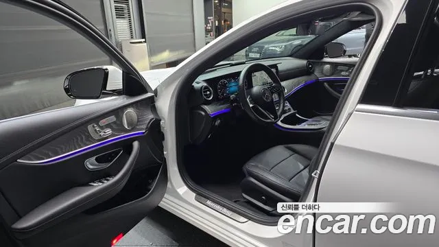 Mercedes-Benz E-Class 2022 — фото 10