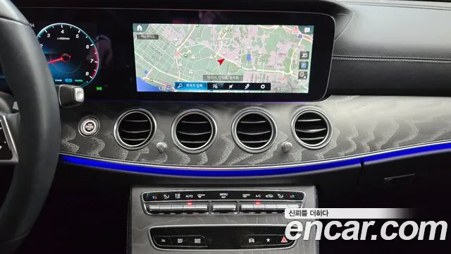 Mercedes-Benz E-Class 2022 — фото 14