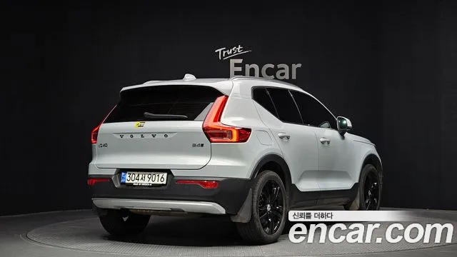 Volvo XC40 2022 — фото 2