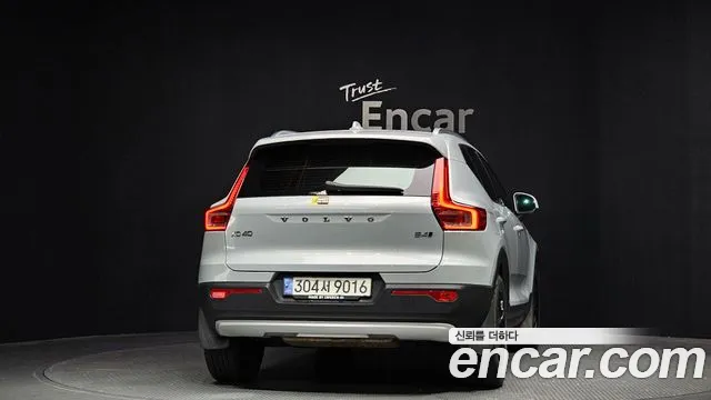 Volvo XC40 2022 — фото 4