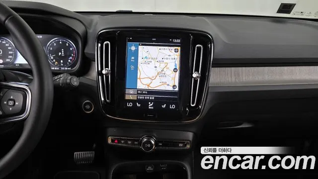 Volvo XC40 2022 — фото 14
