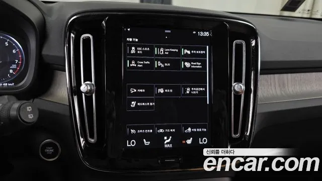 Volvo XC40 2022 — фото 16
