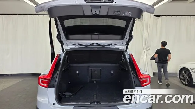 Volvo XC40 2022 — фото 20