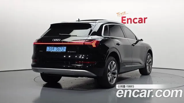Audi e-tron 2020 — фото 2