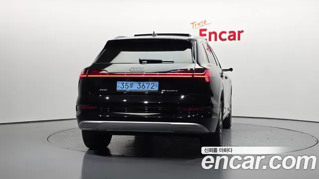 Audi e-tron 2020 — фото 4