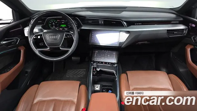 Audi e-tron 2020 — фото 10