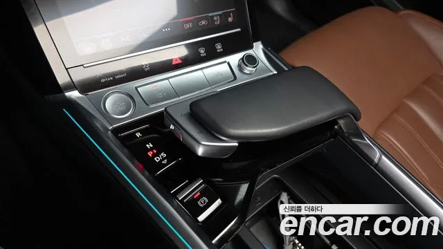 Audi e-tron 2020 — фото 12