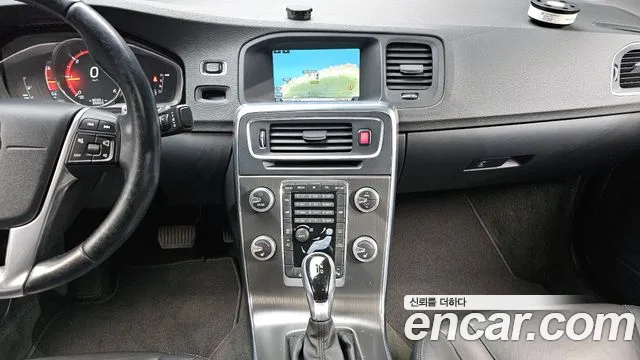 Volvo S60 2015 — фото 13