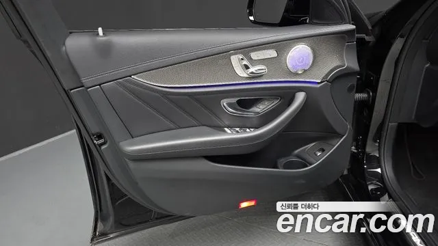 Mercedes-Benz E-Class 2021 — фото 14