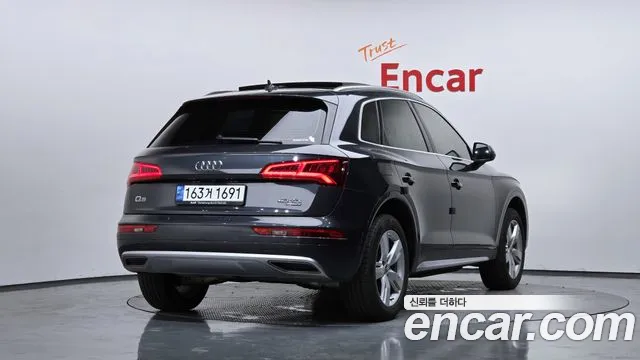 Audi Q5 2020 — фото 2