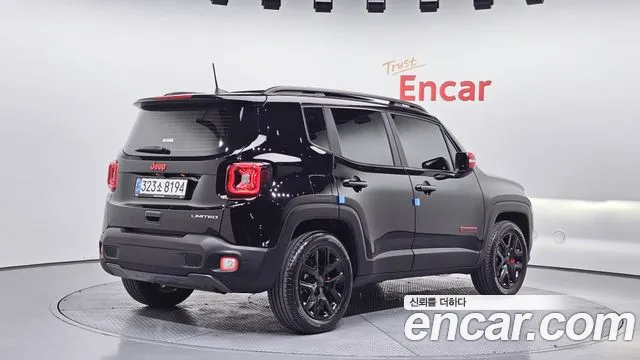Jeep Renegade 2023 — фото 2