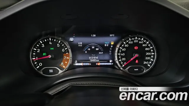 Jeep Renegade 2023 — фото 11