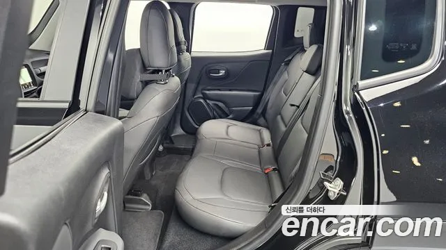 Jeep Renegade 2023 — фото 17