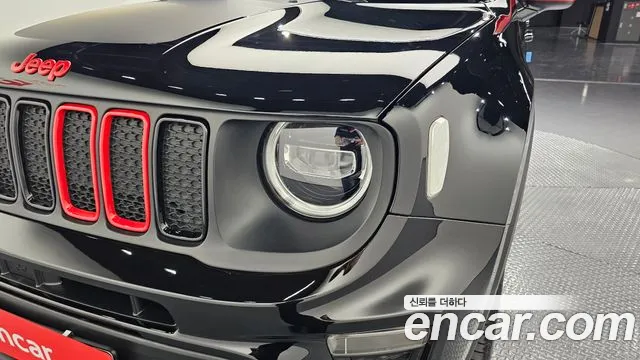 Jeep Renegade 2023 — фото 8