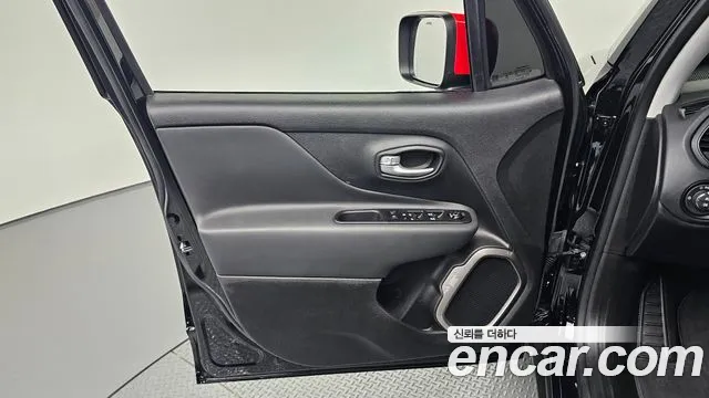 Jeep Renegade 2023 — фото 14