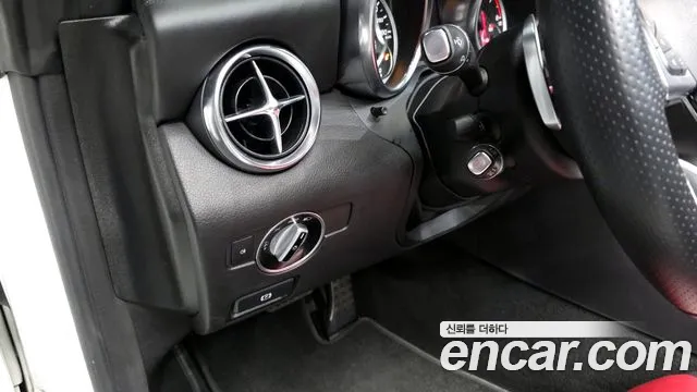 Mercedes-Benz SLC-Class 2017 — фото 12